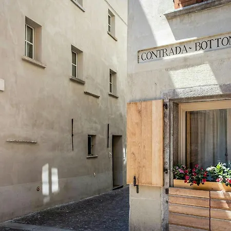 Contemporary Duplex In The Heart Of Apartamento